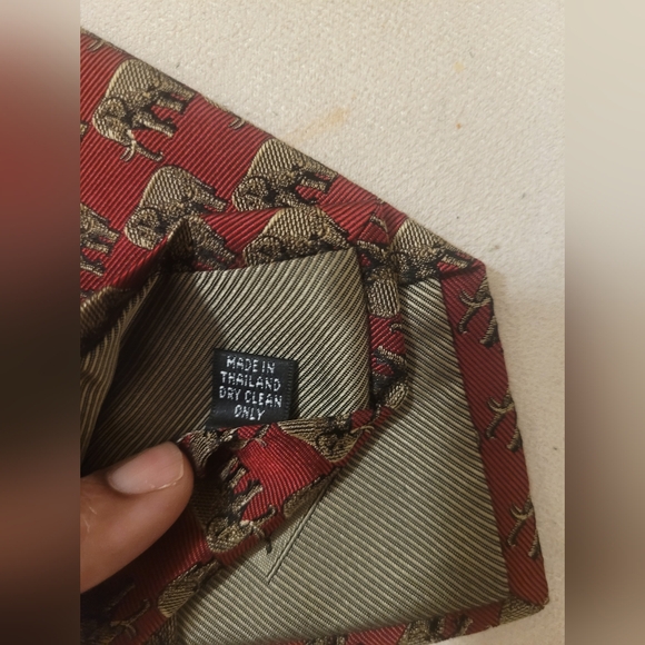 Jim Thompson 100% Silk Men's Necktie Burgundy Animal Elephant - Picture 7 of 7